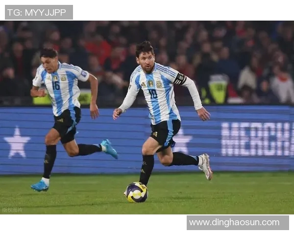 足球明星的成长历程与成就展示及精彩瞬间图片分享